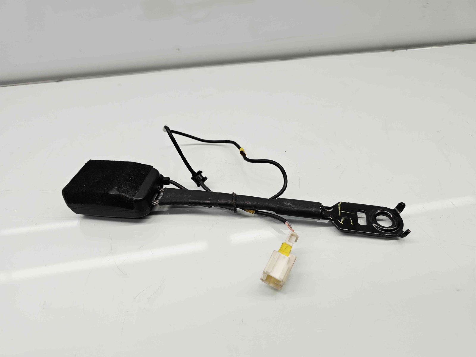 Capsa centura stanga fata Peugeot 308 [Fabr 2007-2013] OEM - imagine 1