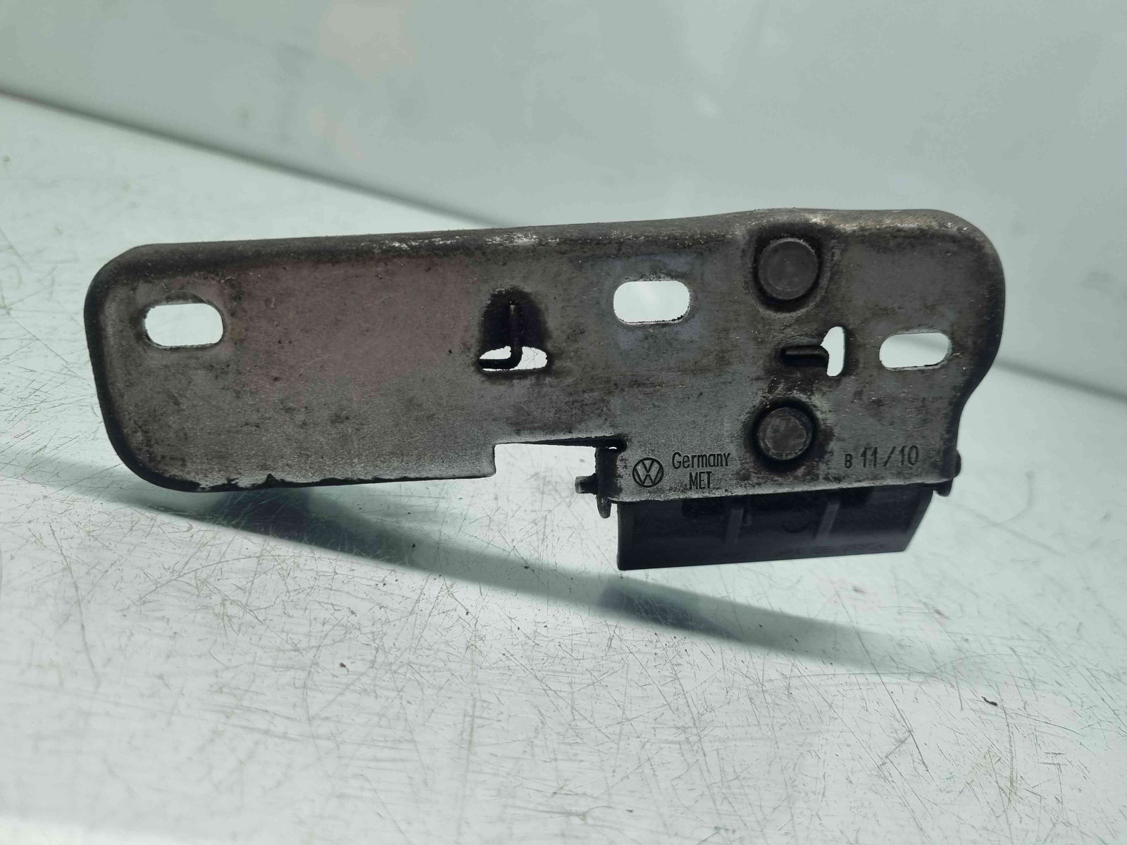 Maner deschidere capota Volkswagen Golf 6 (5K1) [Fabr 2009-2013] - imagine 2