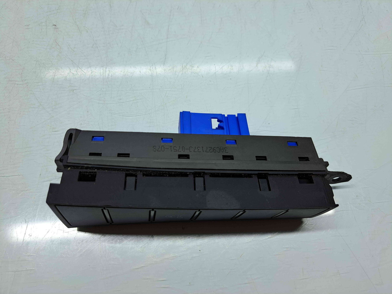 Butoane comenzi consola centrala Volkswagen Passat B7 (362) [Fabr 2010-2014] 3AC927137J - imagine 2