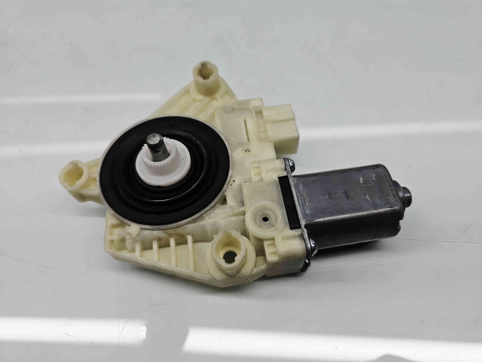 Motoras geam stanga fata Mercedes Clasa C Combi (W205) [Fabr 2015-prezent] - imagine 1