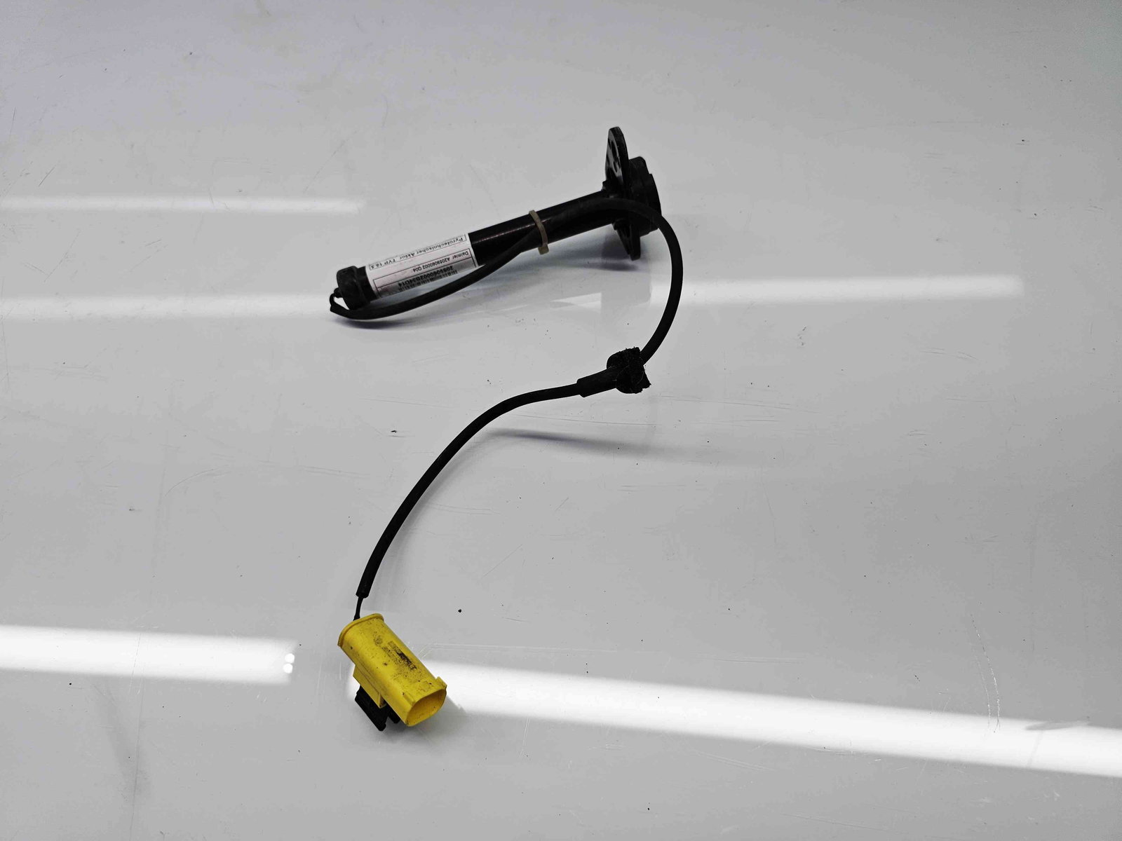 Senzor impact Mercedes Clasa C Combi (W205) [Fabr 2015-prezent] A20549060002 - imagine 1