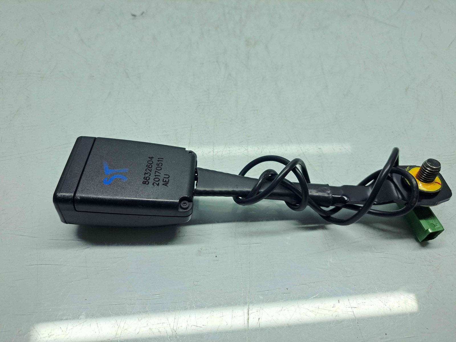 Capsa centura stanga fata Volvo V40 II Facelift [Fabr 2013-2019] 8632604 - imagine 1