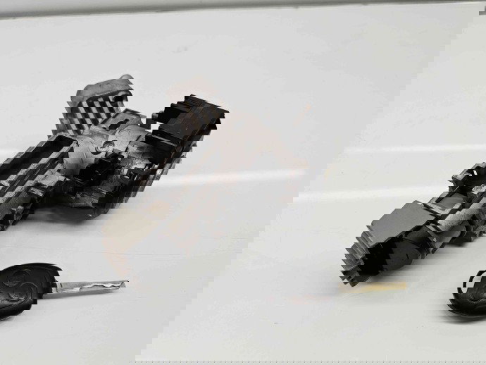  Contact cu cheie Ford Fiesta 6 [Fabr 2008-2019] 8V513F880CC 1.4 TDCi DV4C50KW / 68CP