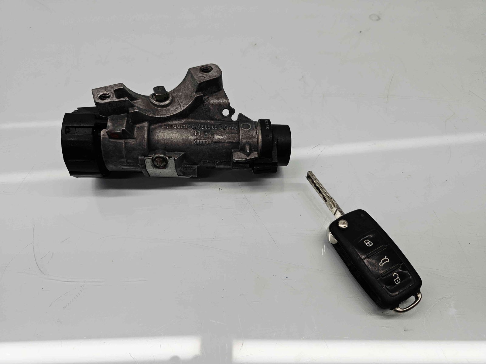 Contact cu cheie Volkswagen Polo (6R) [Fabr 2009-2016] 6R0905851B 1.2 TSI CBZB77KW / 105CP