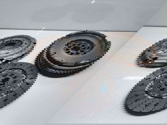 Kit ambreiaj volanta masa dubla Volvo V40 II Facelift [Fabr 2013-2019] 2.0 D4204T8 88KW / 120CP