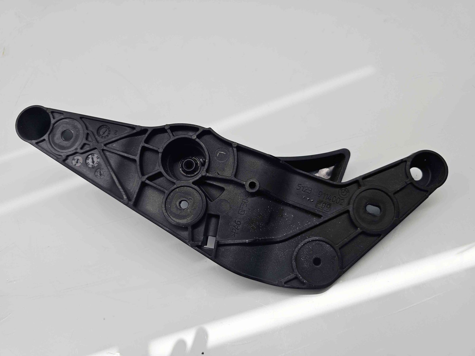 Maner deschidere capota Bmw 5 (F10) [Fabr 2011-2016] - imagine 2