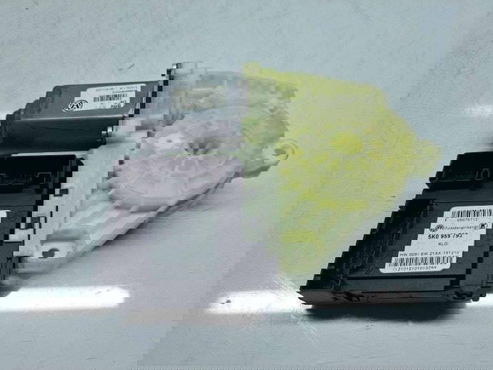 Motoras geam dreapta fata Volkswagen Golf 6 (5K1) [Fabr 2009-2013]