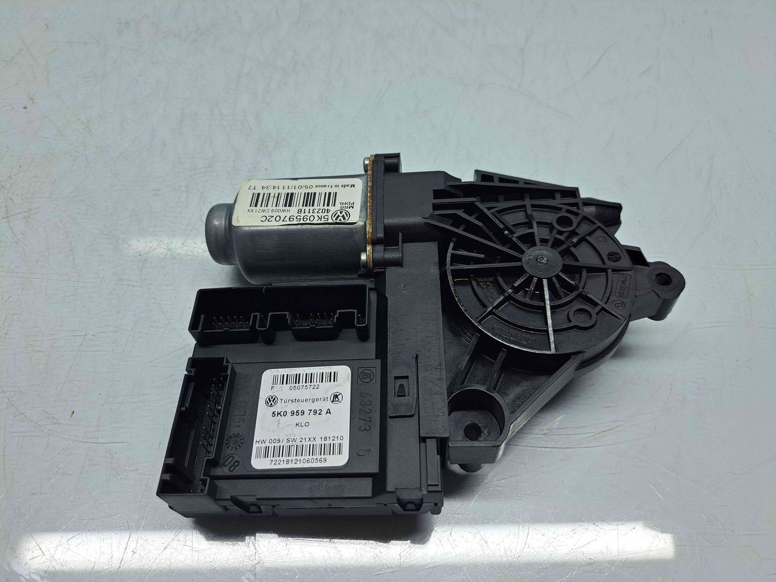 Motoras geam stanga fata Volkswagen Golf 6 (5K1) [Fabr 2009-2013]