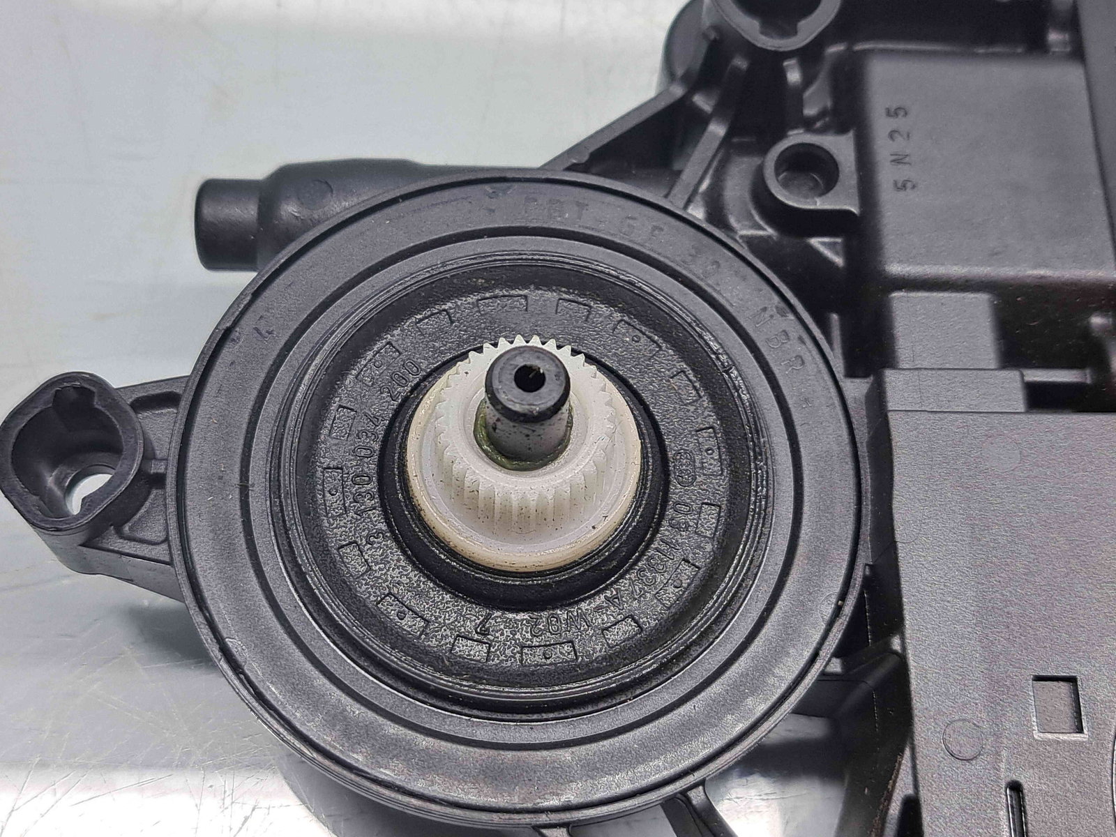 Motoras geam stanga fata Volkswagen Passat B7 (365) Variant [Fabr 2010-2014] - imagine 5