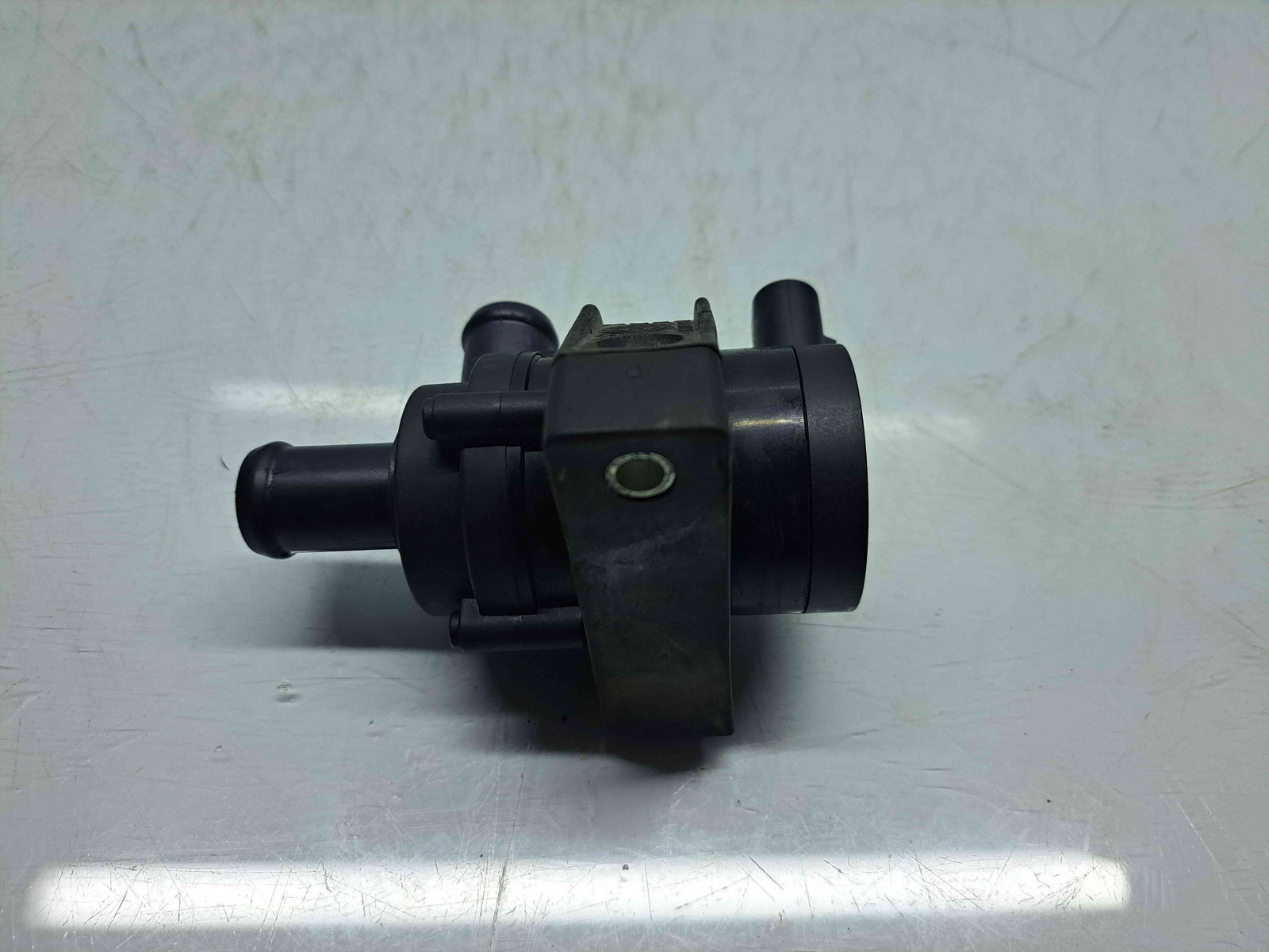 Pompa recirculare apa Volvo V40 II Facelift [Fabr 2013-2019] 31320347 2.0 D4204T8 88KW / 120CP - imagine 3