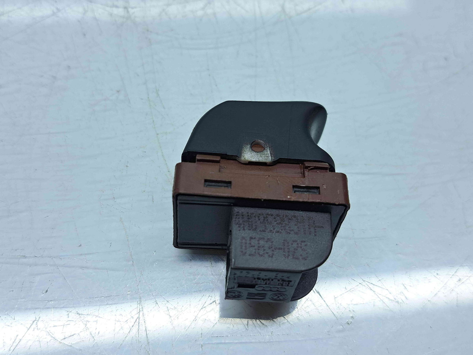 Buton deschidere portbagaj Audi A6 (4G2, C7) [Fabr 2012-2017] 4H0959831A - imagine 2