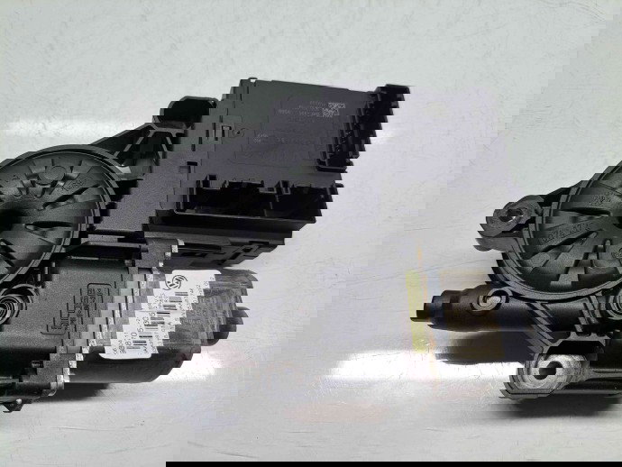 Motoras geam dreapta fata Volkswagen Passat B7 (362) [Fabr 2010-2014]