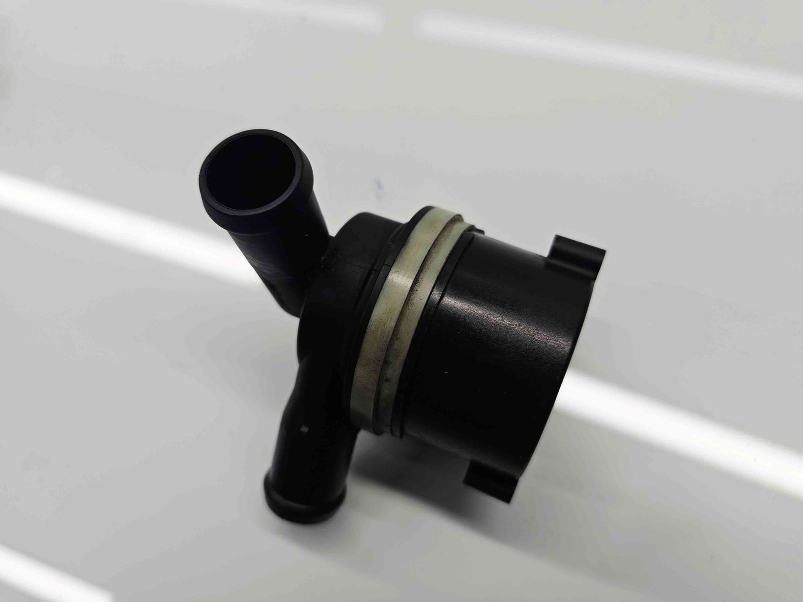 Pompa recirculare apa AUDI Q5 (8RB) [ Fabr 2008-2016] 03L965561A 2.0 TDI CAGA 105KW / 143CP - imagine 2