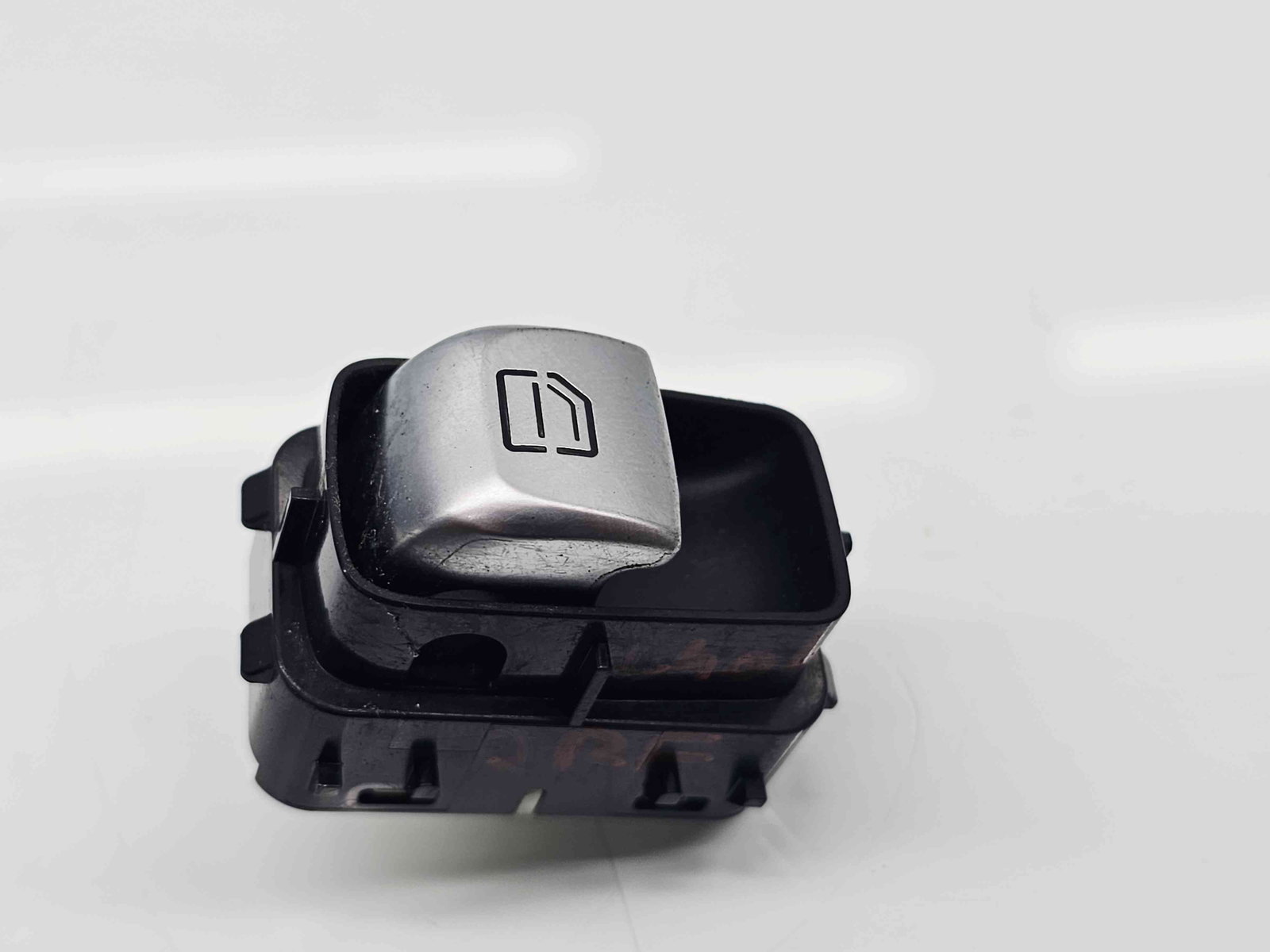 Buton geam dreapta fata Mercedes Clasa C Combi (W205) [Fabr 2015-prezent] A2229052203 - imagine 1