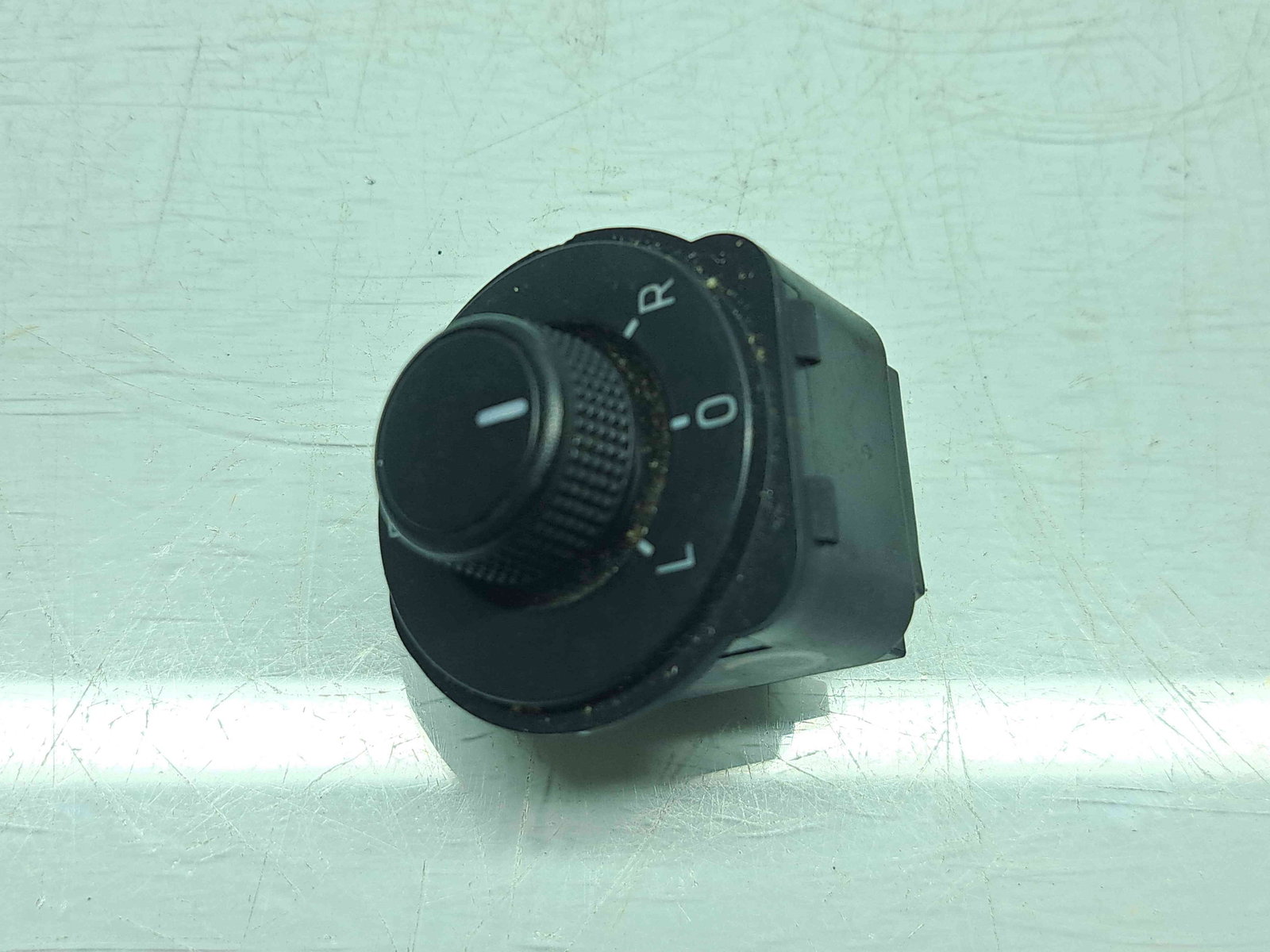 Buton reglaj oglinzi Skoda Octavia 3 Combi (5E5) [Fabr 2012-prezent] Facelift 5E0959565B - imagine 1