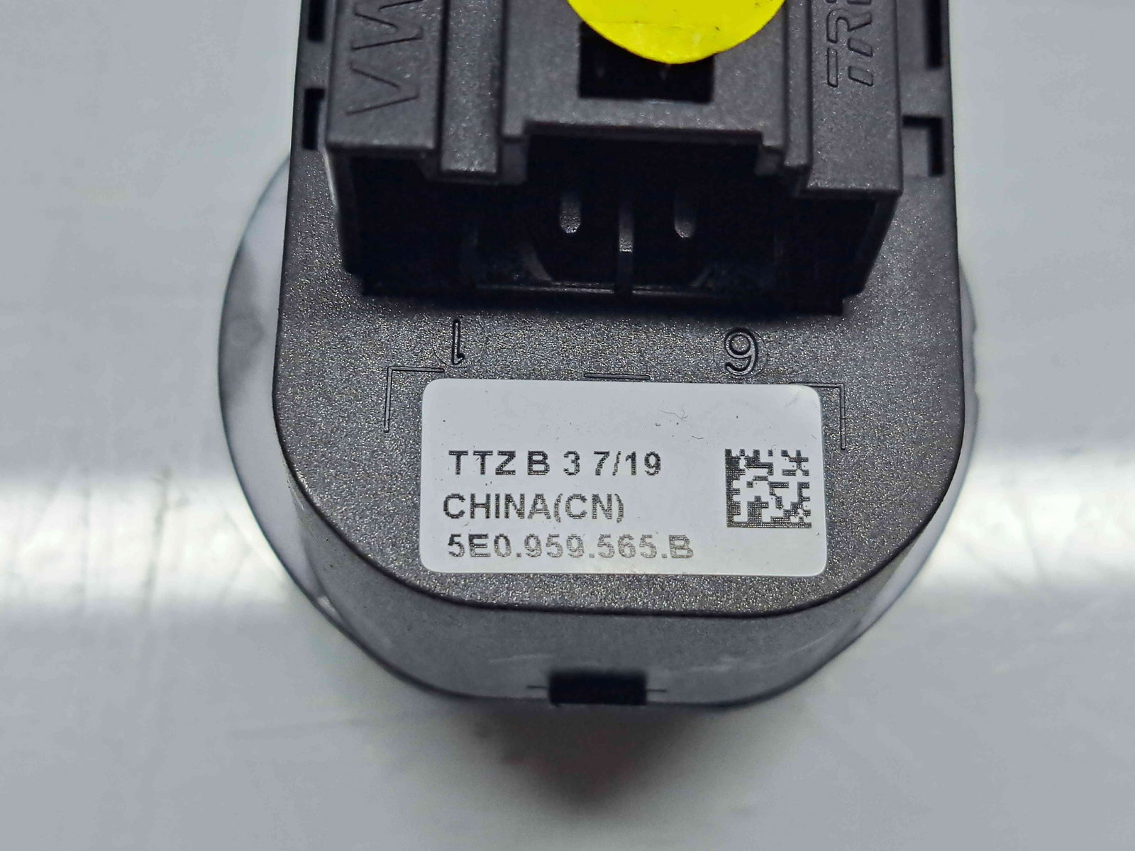 Buton reglaj oglinzi Skoda Octavia 3 Combi (5E5) [Fabr 2012-prezent] Facelift 5E0959565B - imagine 5