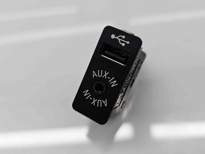  Conector auxiliar USB Bmw X3 (F25) [Fabr 2010-2017] 9266607
