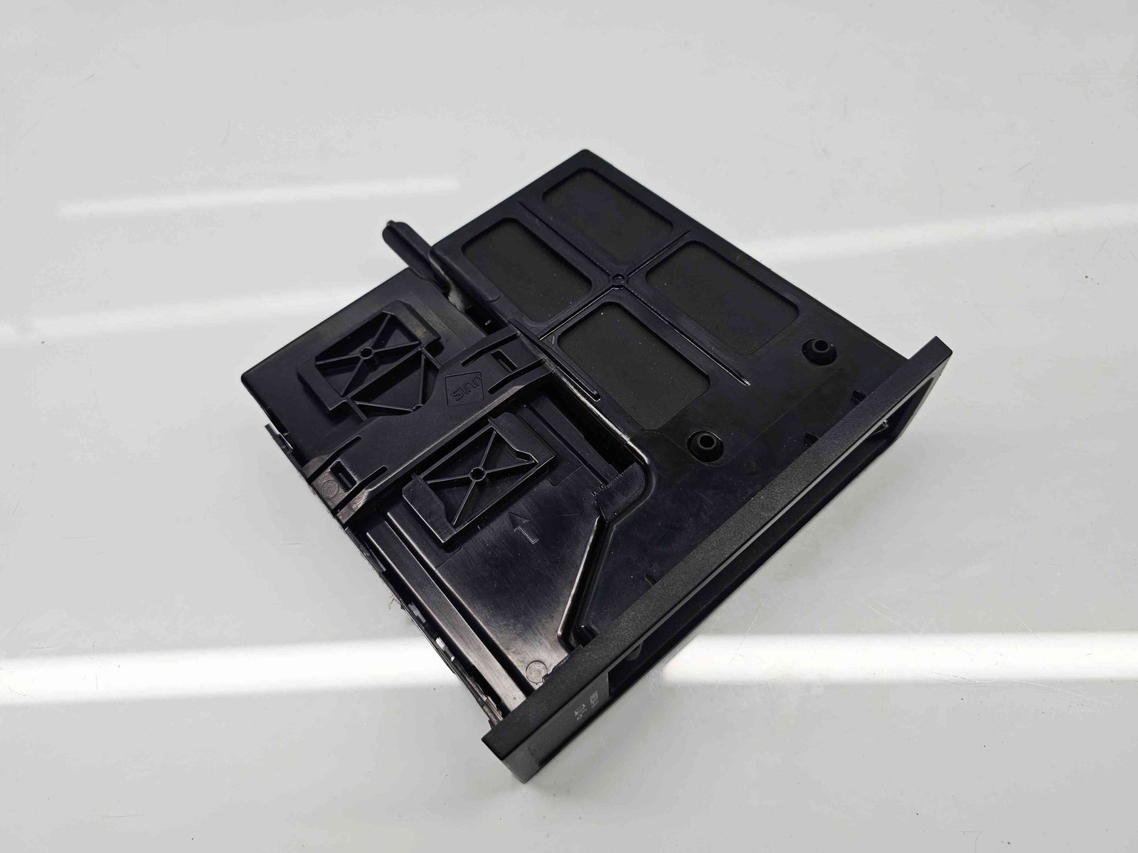 Conector auxiliar USB Volkswagen Golf 6 (5K1) [Fabr 2009-2013] 5N0035341E