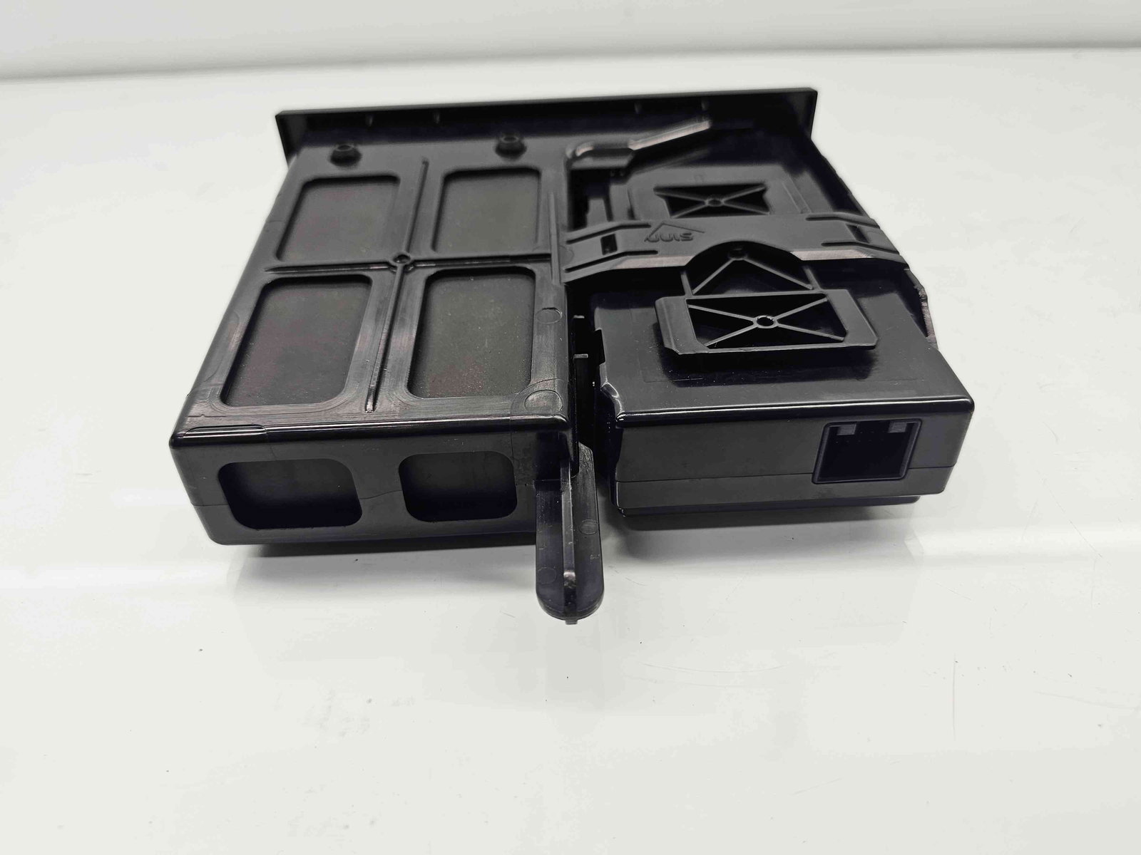 Conector auxiliar USB Volkswagen Golf 6 (5K1) [Fabr 2009-2013] 5N0035341E - imagine 3