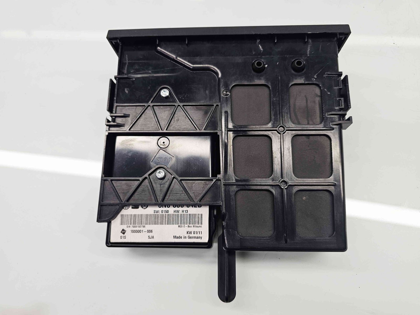 Conector auxiliar USB Volkswagen Passat B7 (362) [Fabr 2010-2014] 5N0035341E - imagine 3