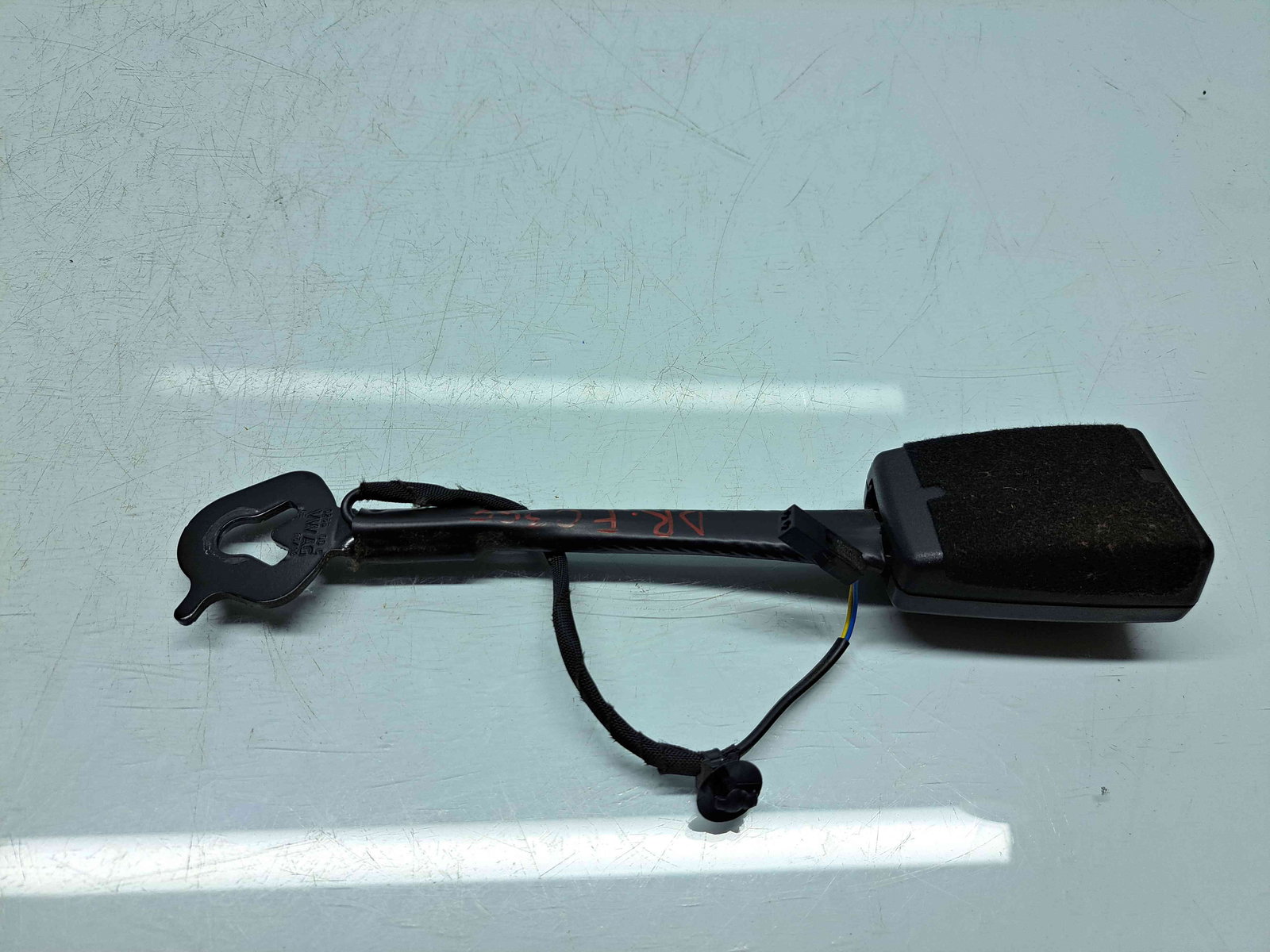 Capsa centura dreapta fata Skoda Octavia 3 Combi (5E5) [Fabr 2012-prezent] Facelift 5G3857755B - imagine 1