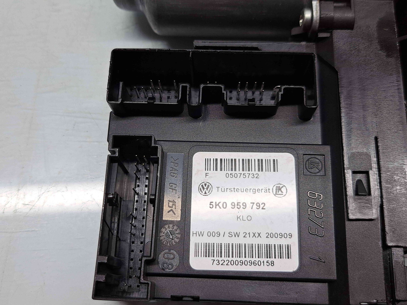 Motoras geam stanga fata Volkswagen Golf 6 (5K1) [Fabr 2009-2013] - imagine 3