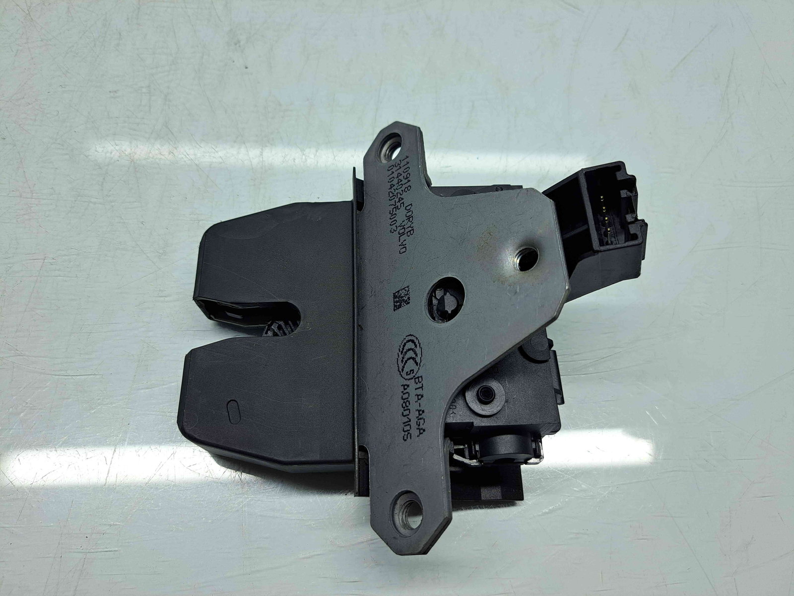 Broasca haion Volvo V40 II Facelift [Fabr 2013-2019] - imagine 3