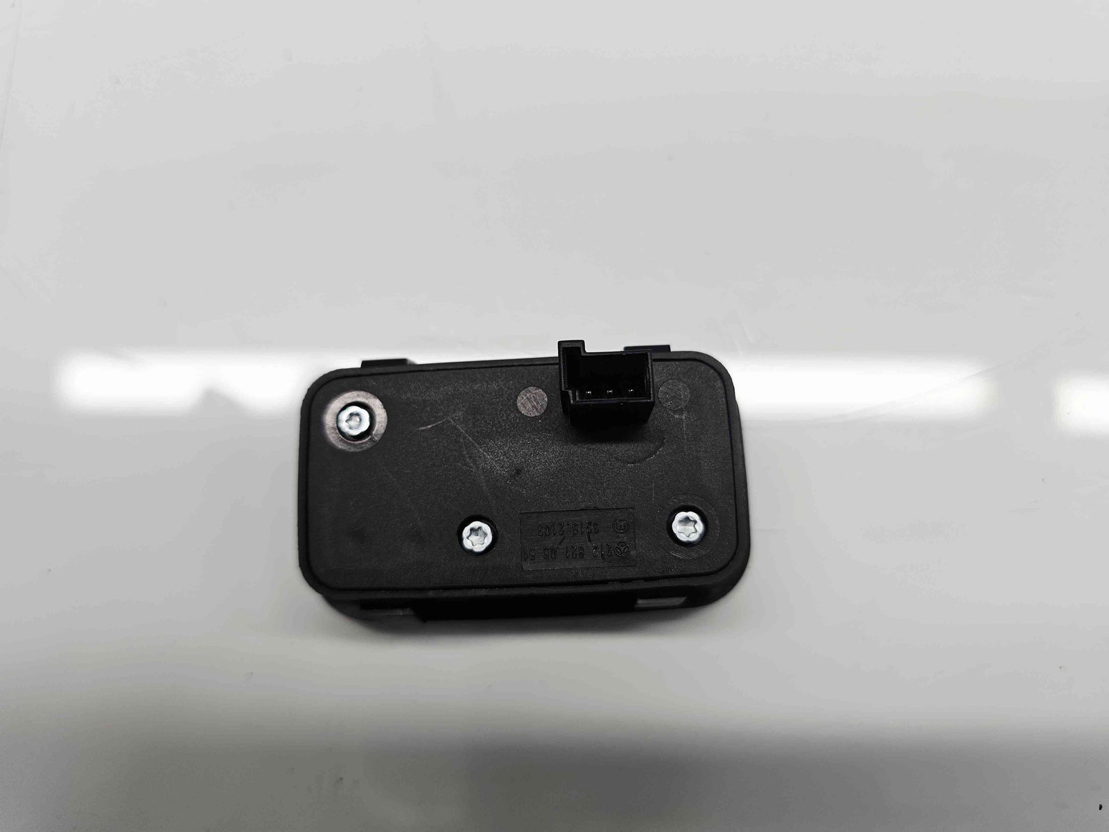 Buton deschidere portbagaj Mercedes Clasa C Combi (W205) [Fabr 2015-prezent] 2128210551 - imagine 2