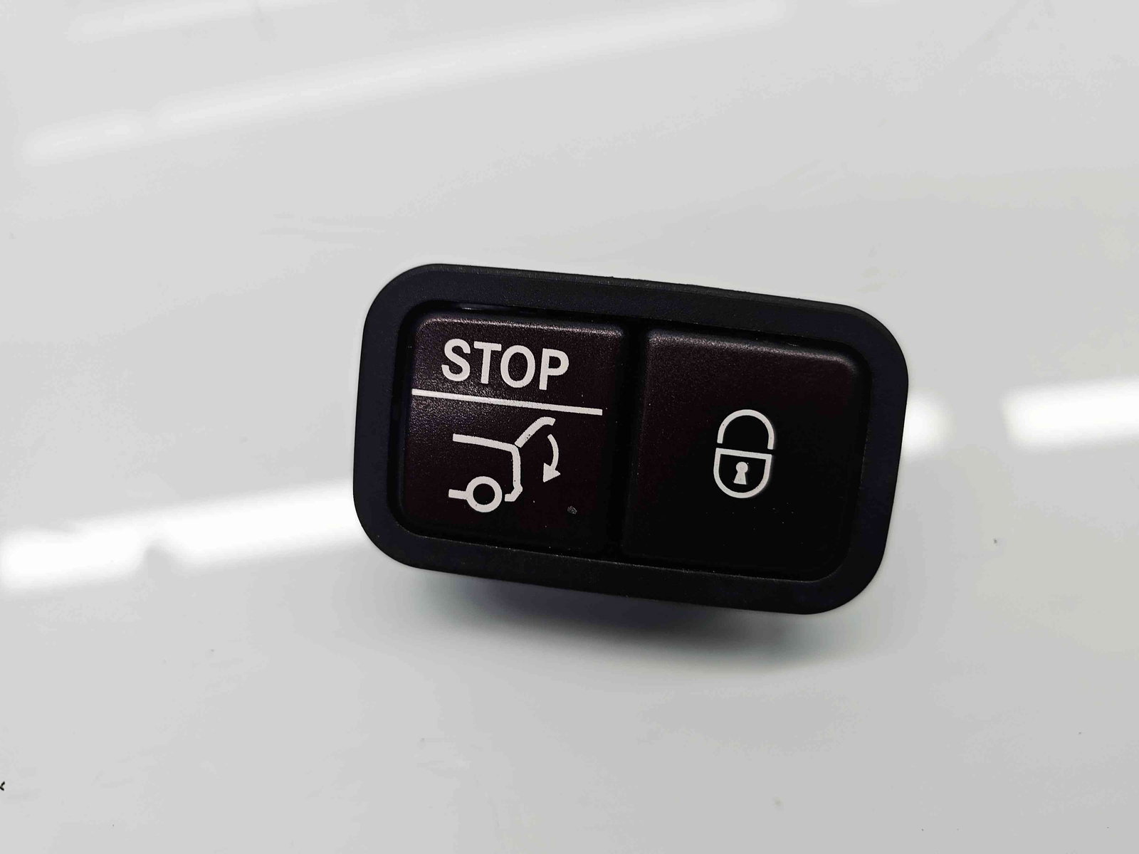 Buton deschidere portbagaj Mercedes Clasa C Combi (W205) [Fabr 2015-prezent] 2128210551 - imagine 5