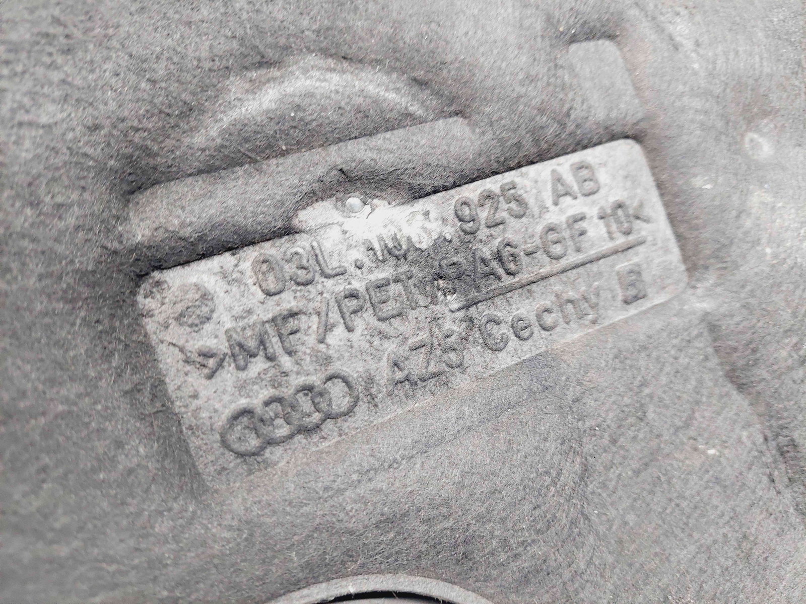 Capac motor Audi Q5 (8RB) [Fabr 2008-2016] S-line 03L103925AB 2.0 TDI CGLB 125KW / 170CP - imagine 4