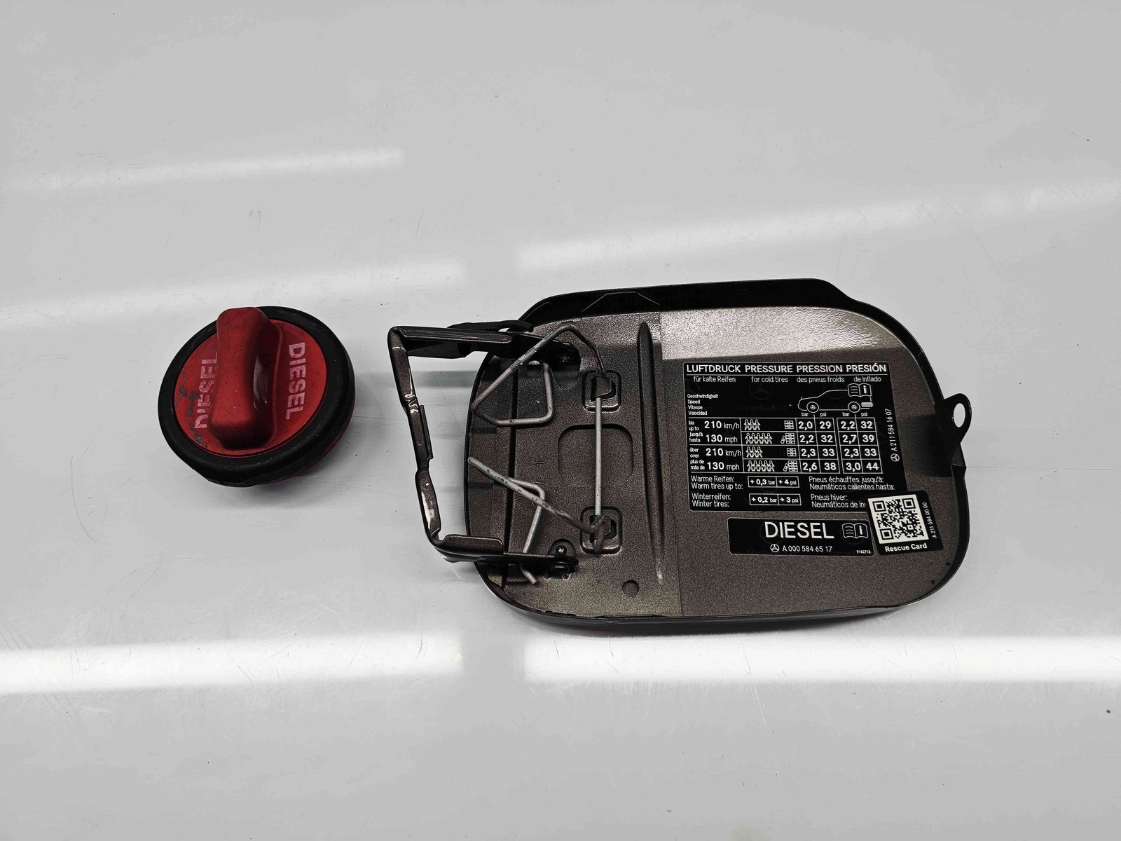 Capac rezervor Mercedes Clasa E (W211) [Fabr 2002-2009] - imagine 2