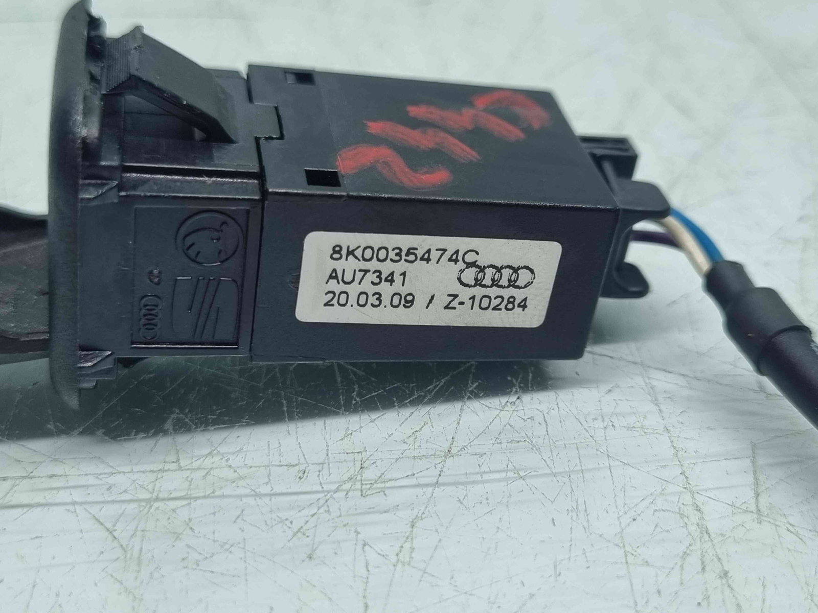 Conector auxiliar USB Audi A5 Sportback (8TA) Facelift [Fabr 2009-2015] 8K0035474C - imagine 4