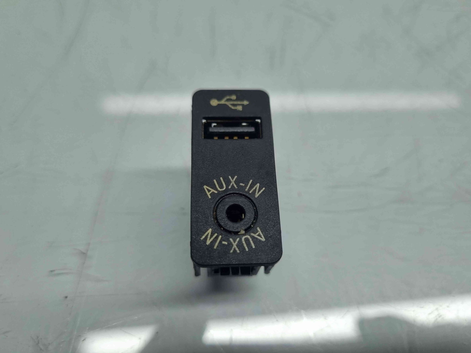 Conector auxiliar USB Bmw 1 (F20) Facelift [Fabr 2011-2017] 9229246 - imagine 1