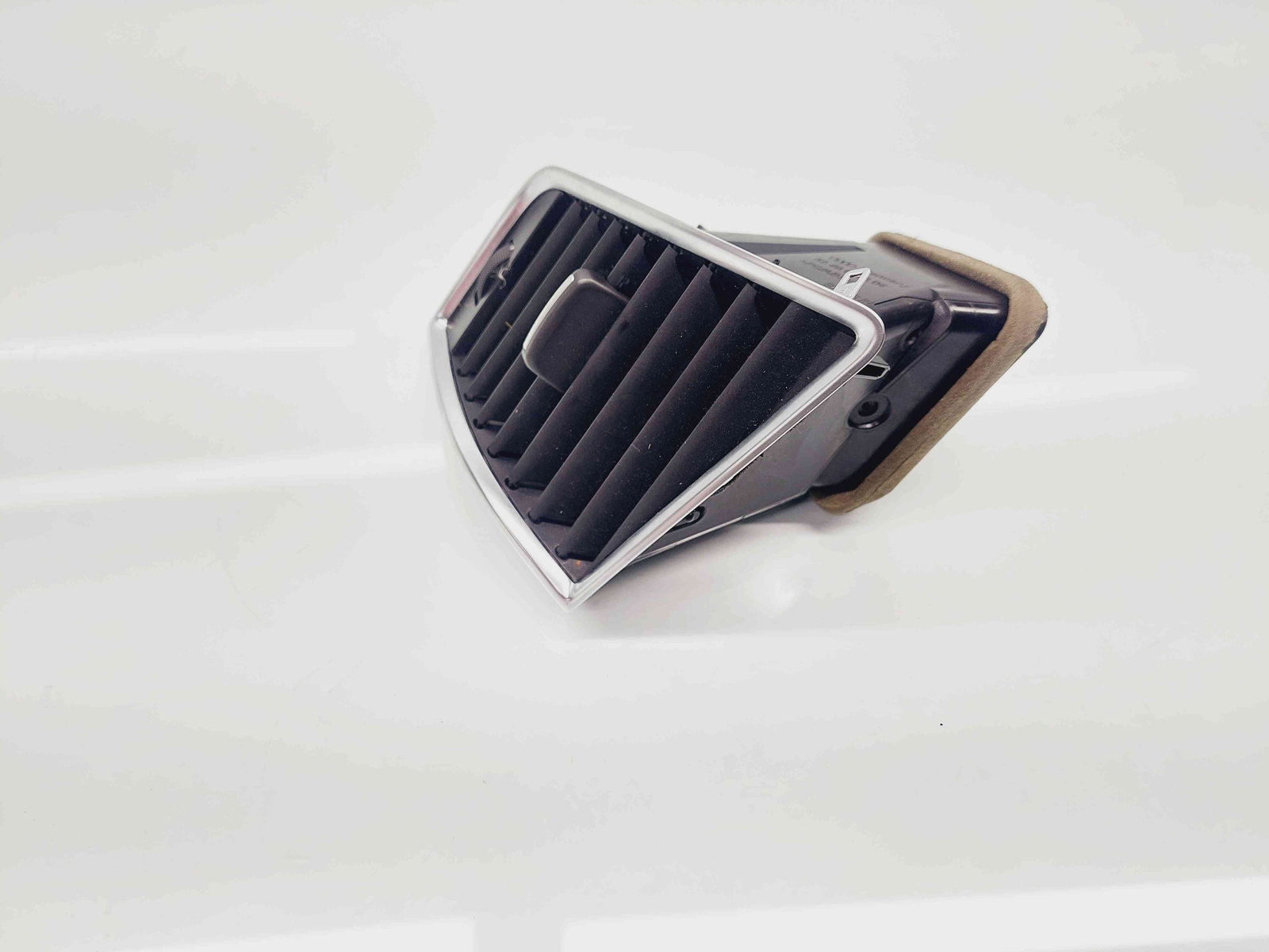 Grila aerisire dreapta Audi Q5 (8RB) [Fabr 2008-2016] S-line 8R2820902B - imagine 1