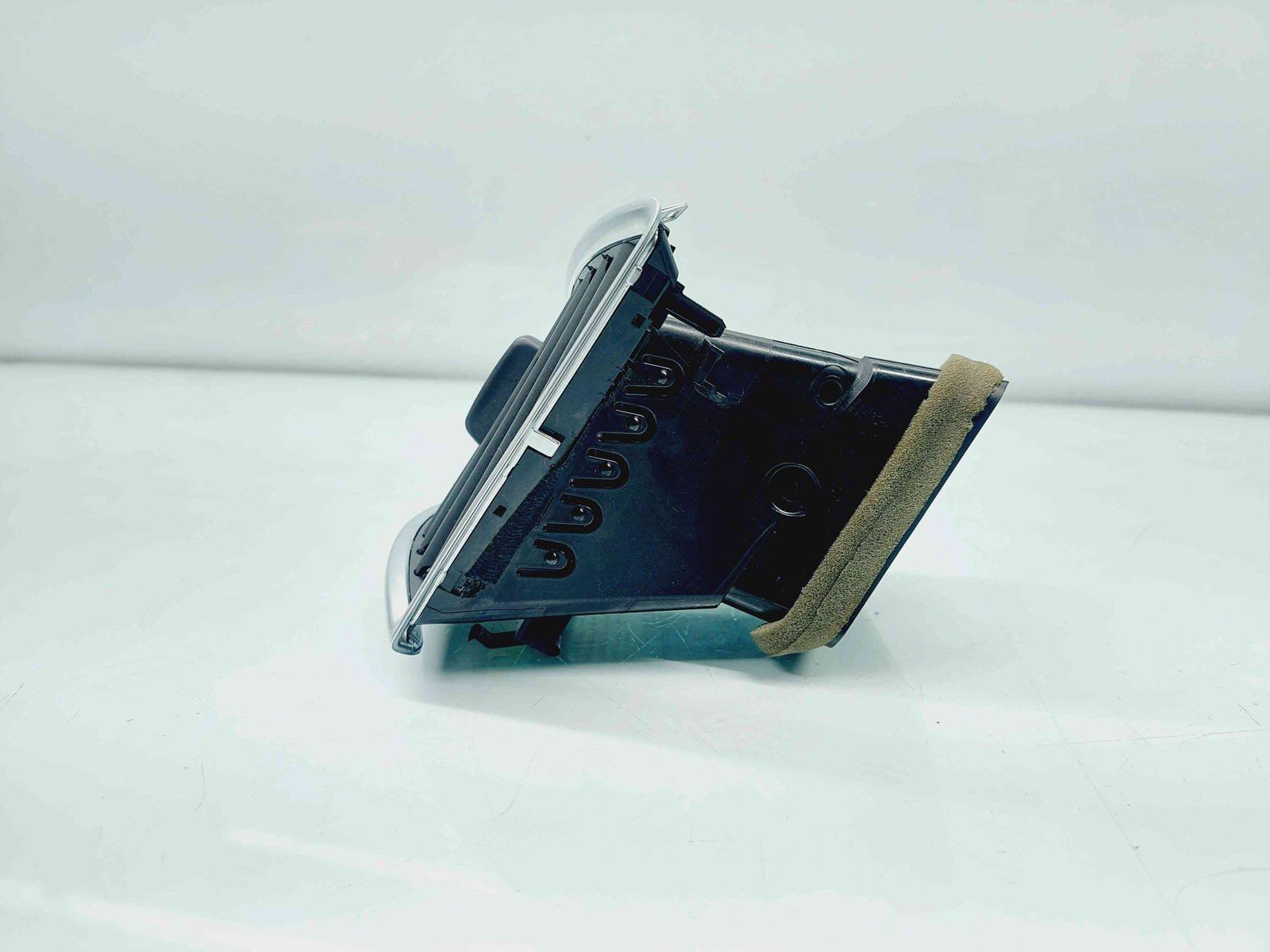 Grila aerisire dreapta Audi Q5 (8RB) [Fabr 2008-2016] S-line 8R2820902B - imagine 2