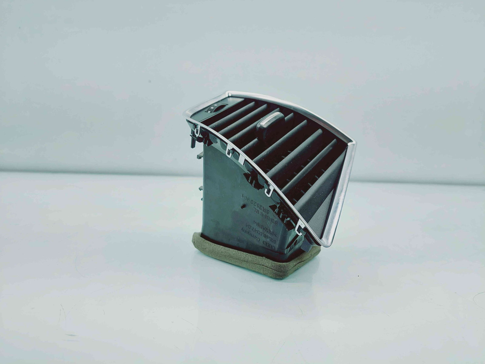 Grila aerisire stanga Audi Q5 (8RB) [Fabr 2008-2016] S-line 8R2820901B - imagine 1