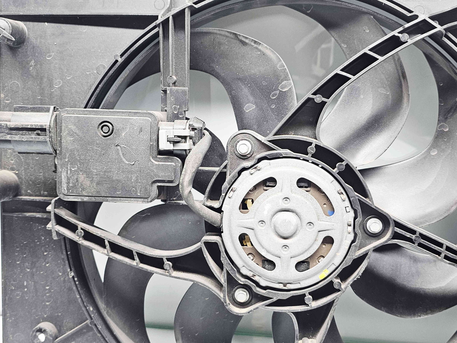 Electroventilator Volvo V40 II Facelift [Fabr 2013-2019] 31686809 2.0 D4204T8 88KW / 120CP - imagine 2