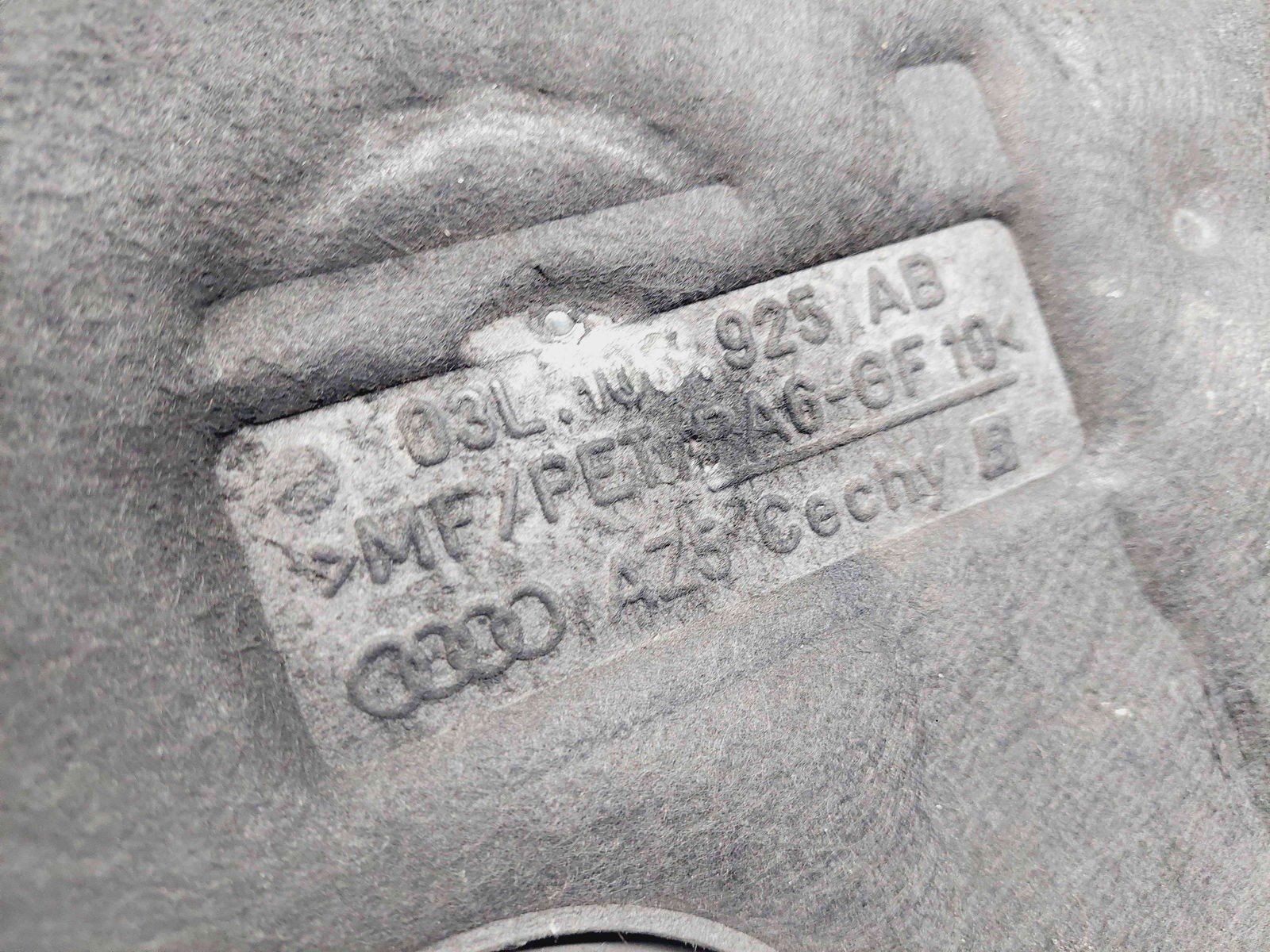 Capac motor AUDI A4 (8K2, B8) [Fabr 2008-2015] 03L103925AB 2.0 TDI CGLB 125KW / 170CP - imagine 2