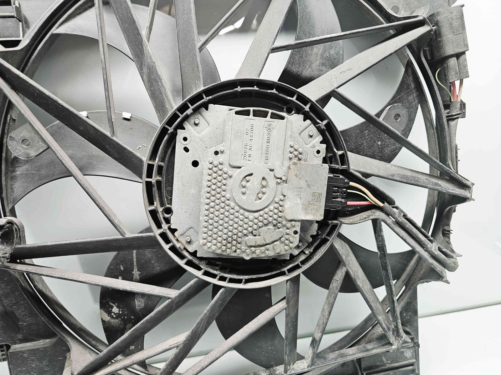 Electroventilator Bmw X4 (F26) [Fabr 2012 -2018] 7601176-03 2.0 B47D 140KW / 190CP - imagine 4