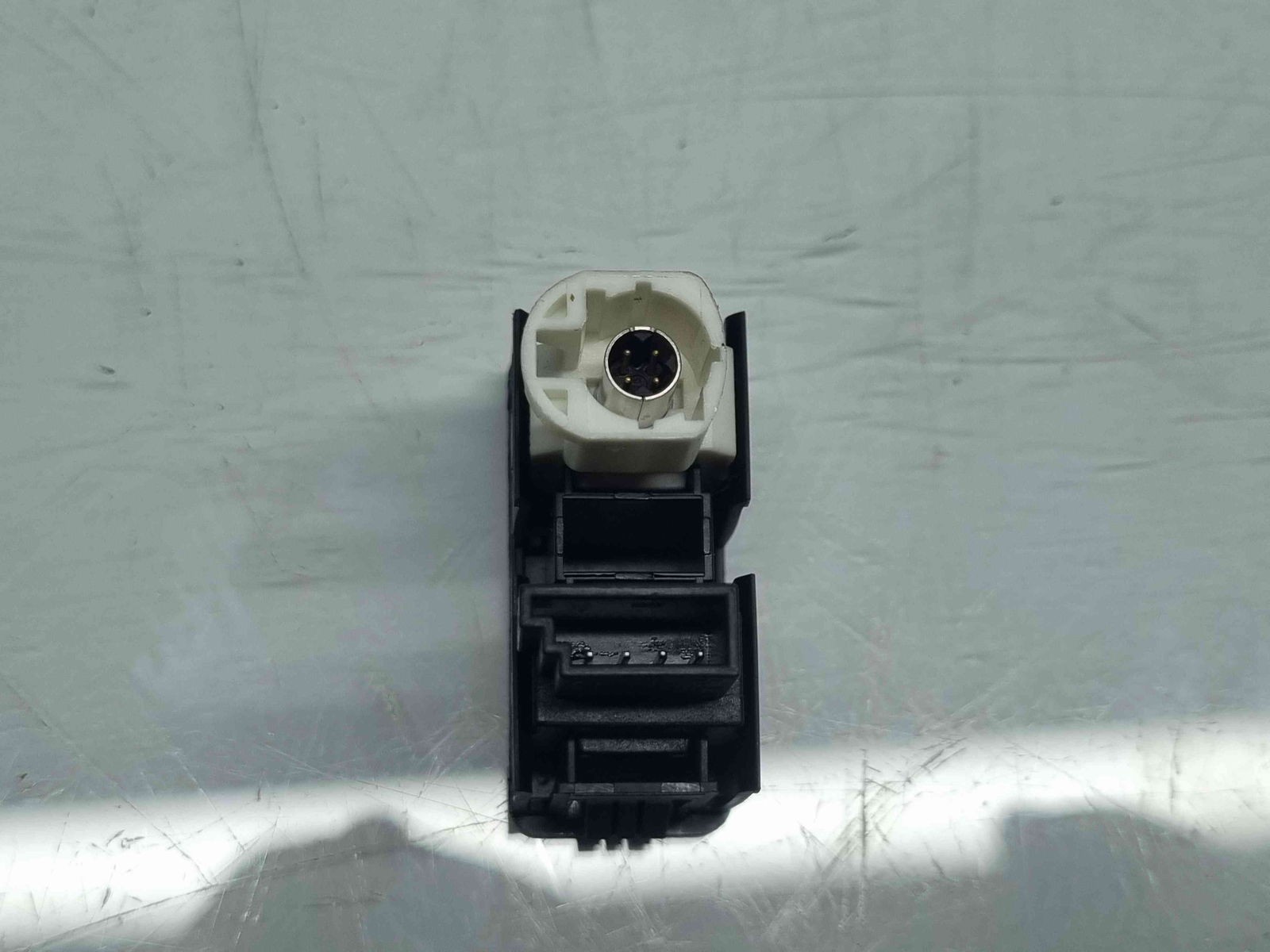 Conector auxiliar USB Bmw X1 (F48,F49) [Fabr 2015-2022] 9229246 - imagine 3