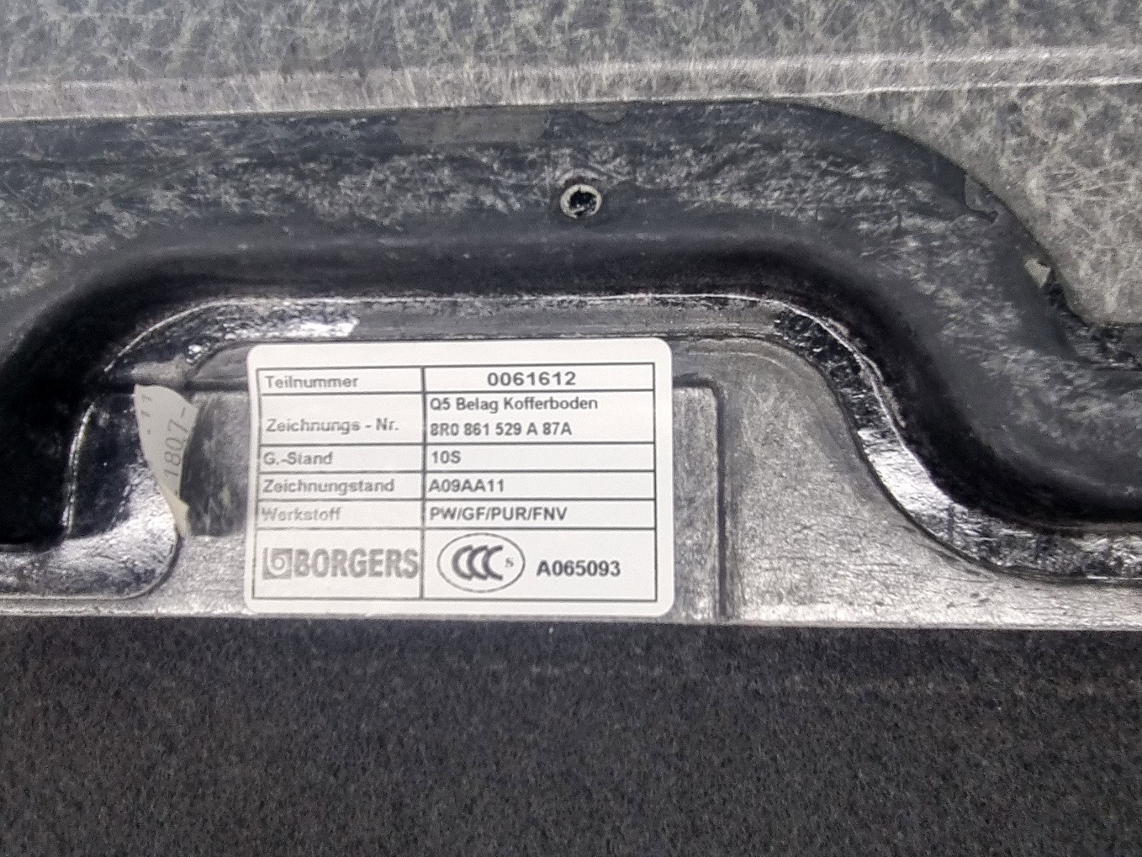 Ornament portbagaj AUDI Q5 (8RB) [Fabr 2008-2016] S-line 8R0861529A 2.0 TDI CGLB 125 KW / 170 CP - imagine 3