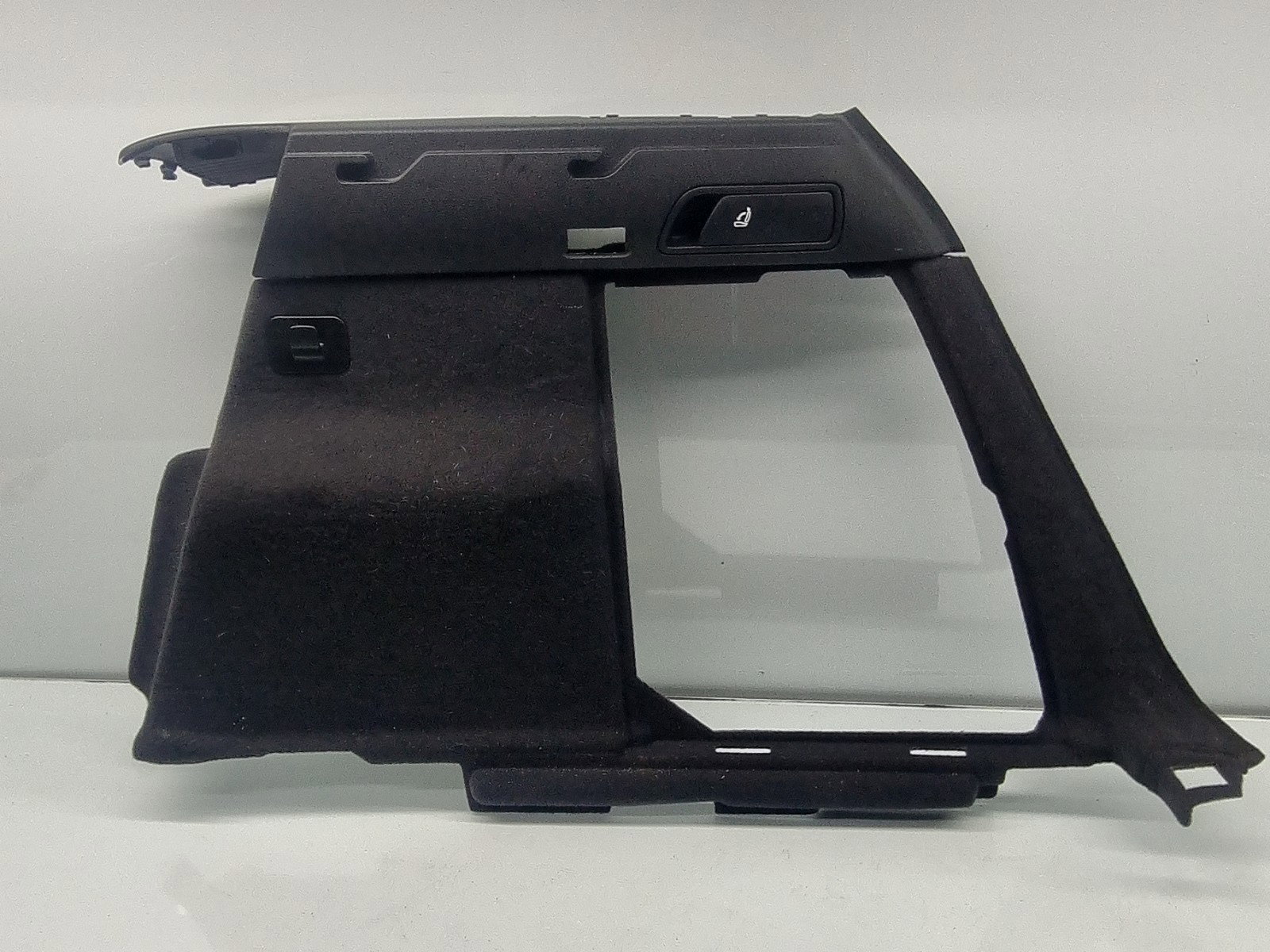 Ornament portbagaj AUDI Q5 (8RB) [Fabr 2008-2016] S-line 8R0863880F 2.0 TDI CGLB 125 KW / 170 CP - imagine 1