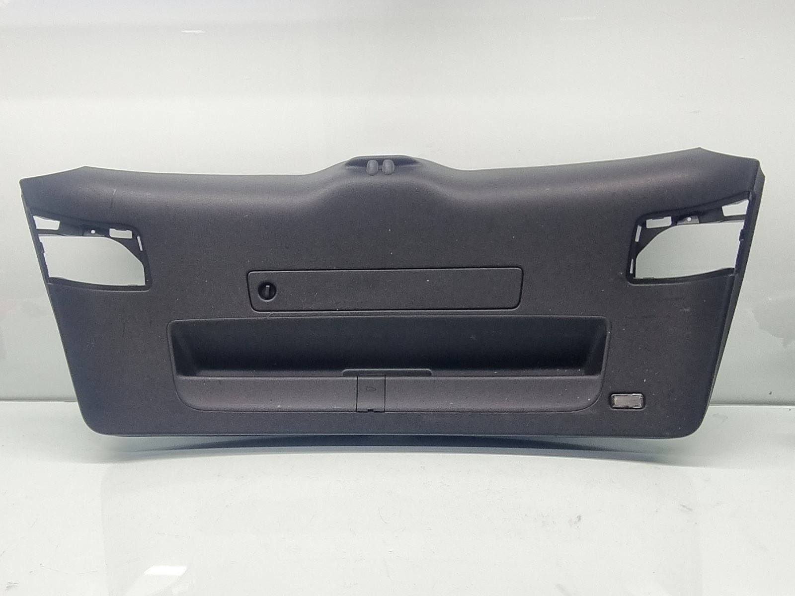 Ornament portbagaj AUDI Q5 (8RB) [Fabr 2008-2016] S-line 8R0867979B 2.0 TDI CGLB 125 KW / 170 CP - imagine 1