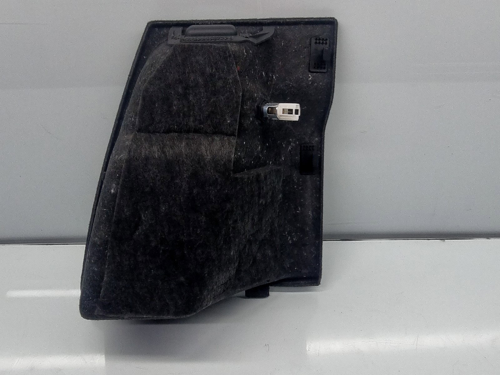 Ornament portbagaj AUDI Q5 (8RB) [Fabr 2008-2016] S-line 8R0867973A 2.0 TDI CGLB 125 KW / 170 CP - imagine 2