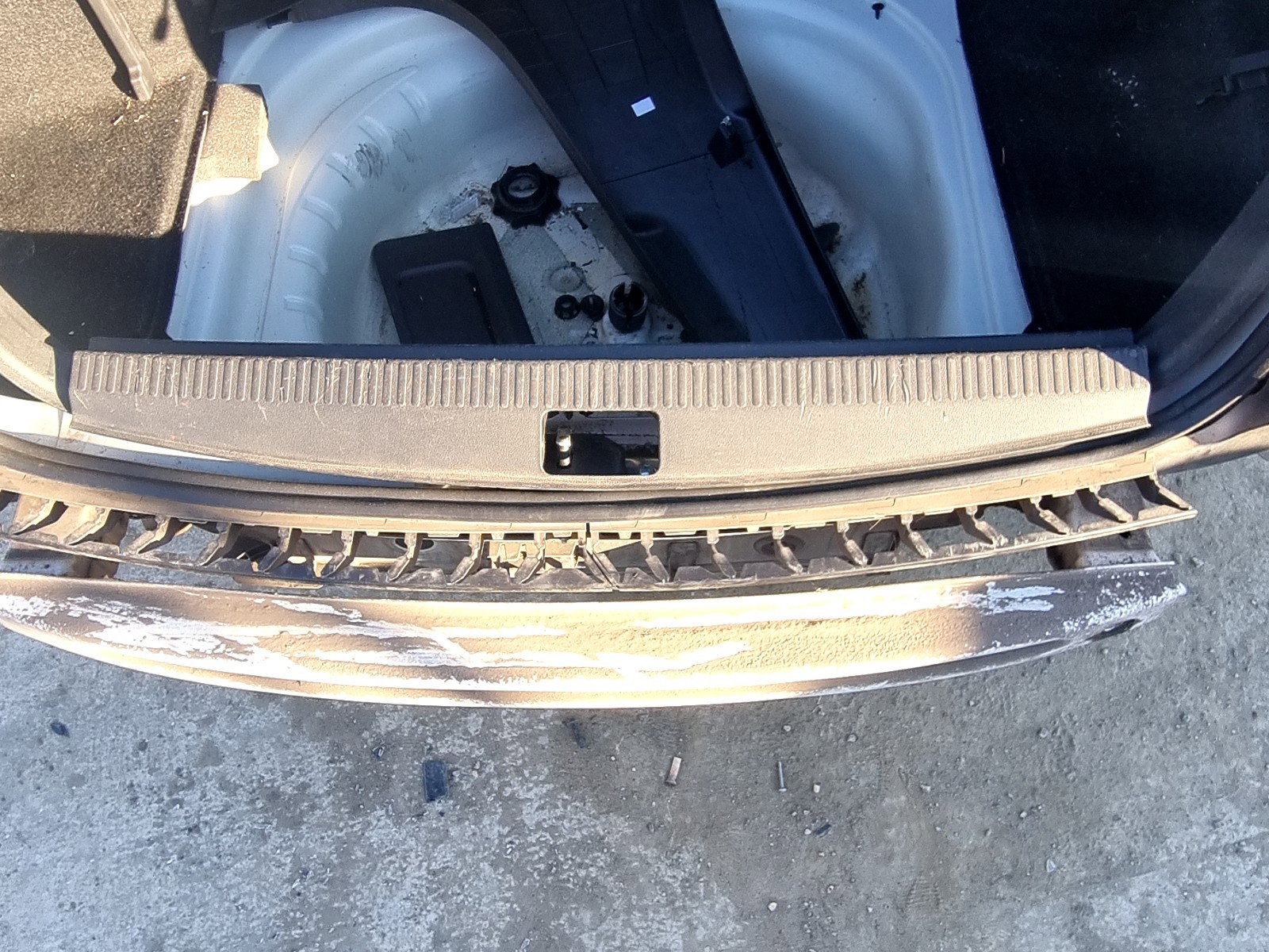 Ornament portbagaj Skoda Octavia 3 Combi (5E5) [Fabr 2012-prezent] Facelift 5E9863459 1.6 TDI DGTE 85KW / 116CP - imagine 1