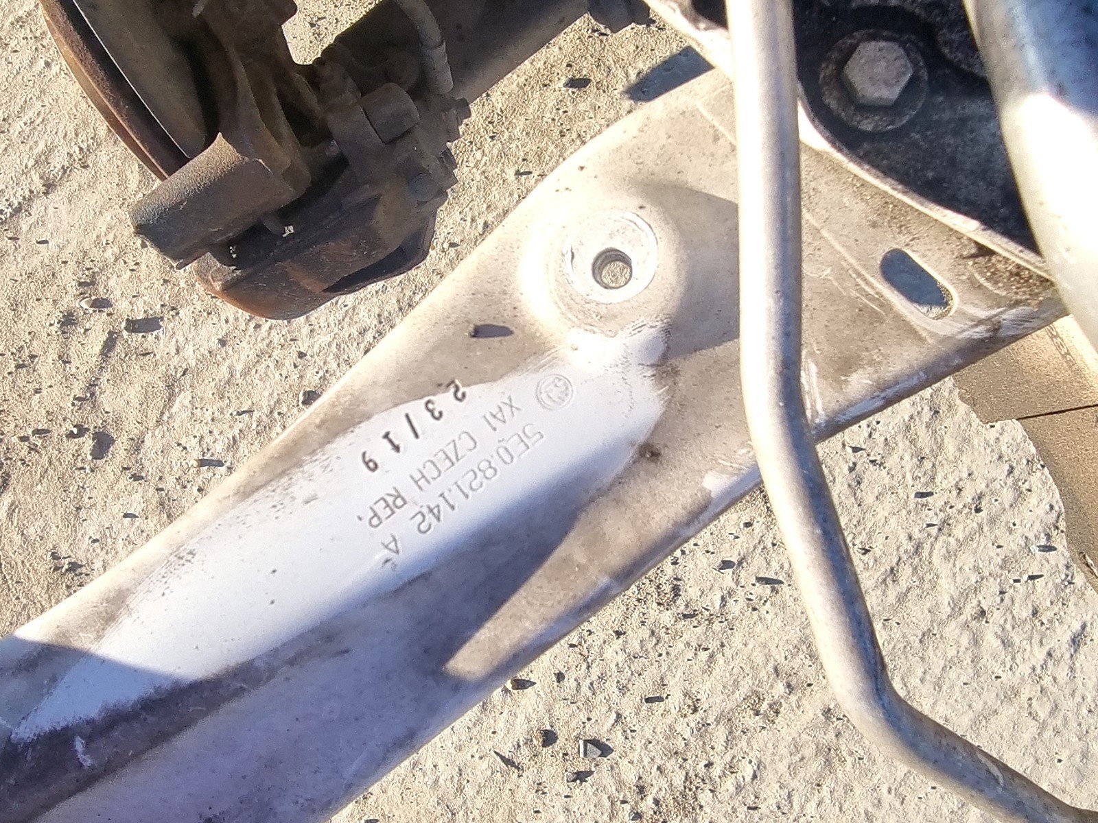 Suport aripa dreapta fata Skoda Octavia 3 Combi (5E5) [Fabr 2012-prezent] Facelift 5E0821142A 1.6 TDI DGTE 85KW / 116CP - imagine 2