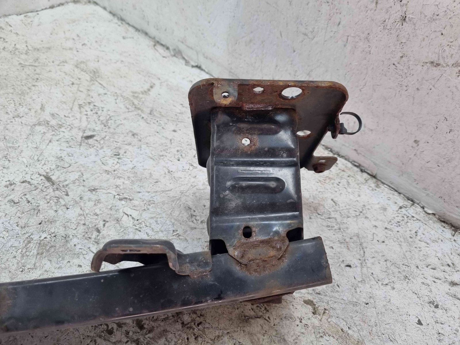 Armatura bara fata Ford Fiesta 6 facelift [Fabr 2008-2019] - imagine 2