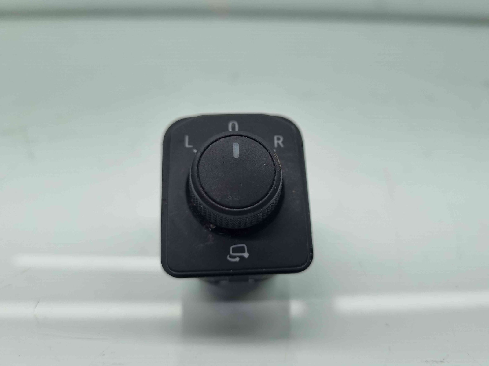 Buton reglaj oglinzi Seat Ibiza 6 (KJ1) Facelift [Fabr 2017-prezent] 6F0959565 - imagine 1