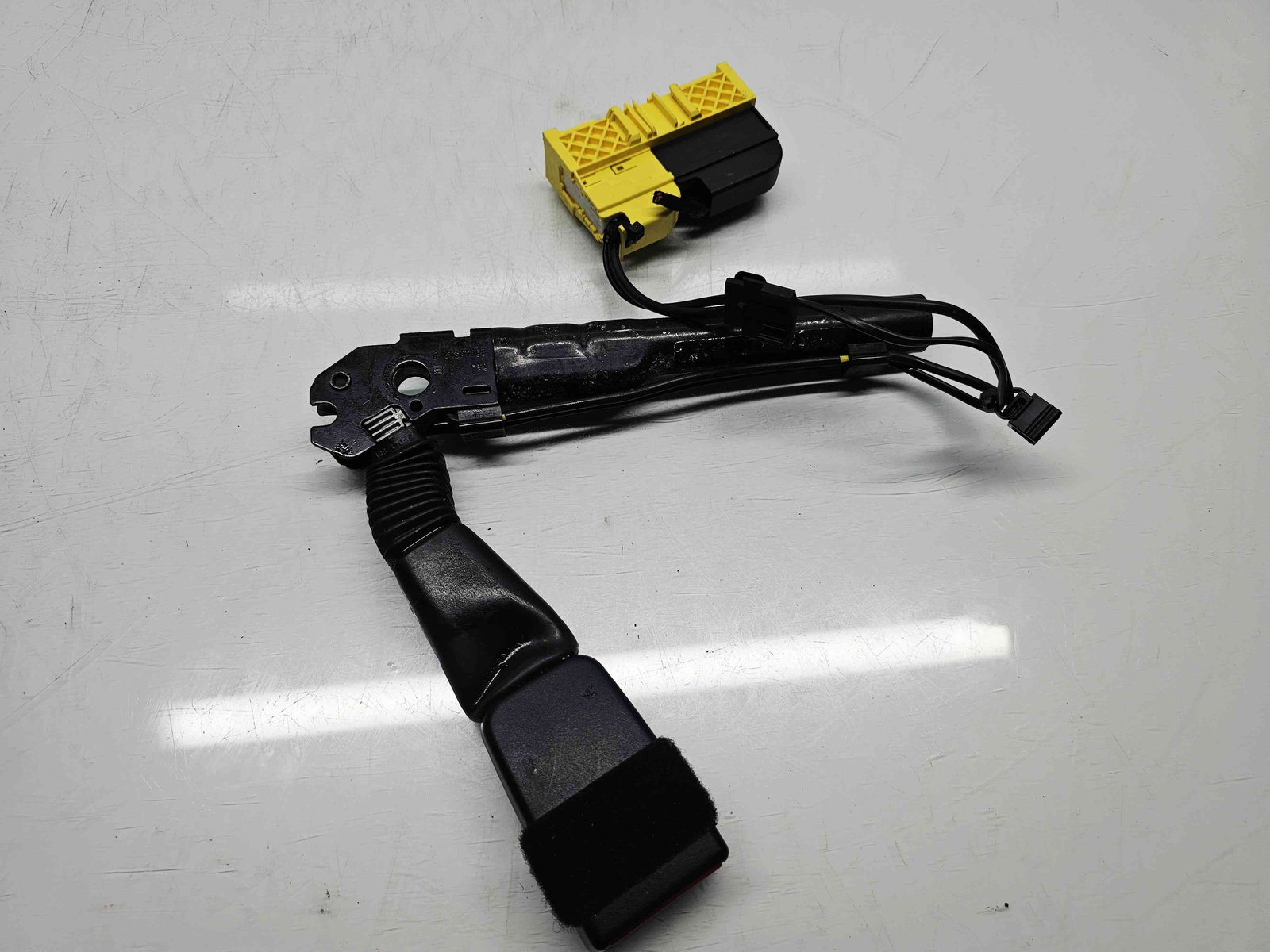 Capsa centura dreapta fata Bmw 1 (F21) [Fabr 2012-2017] 7259388-02 - imagine 4