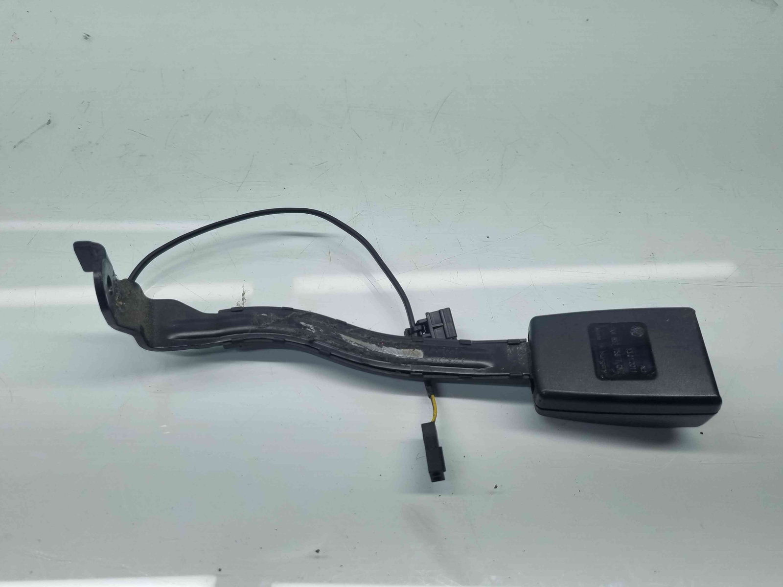 Capsa centura dreapta fata Volkswagen Golf 6 (5K1) [Fabr 2009-2013] 1K4857756T